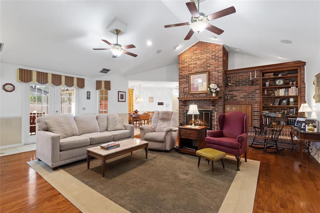 На продажу: $472,500 (3 спален, 2 ванн, 2434 Квадратных фут)