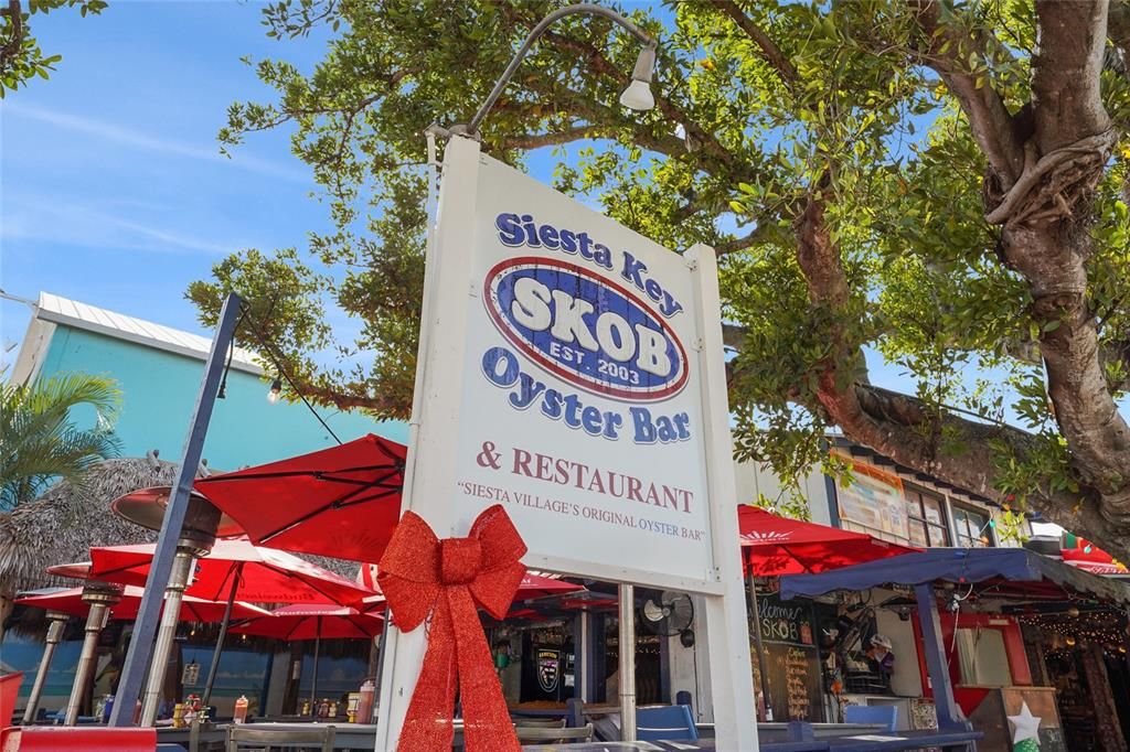 For Sale: $675,000 (2 beds, 2 baths, 900 Square Feet)