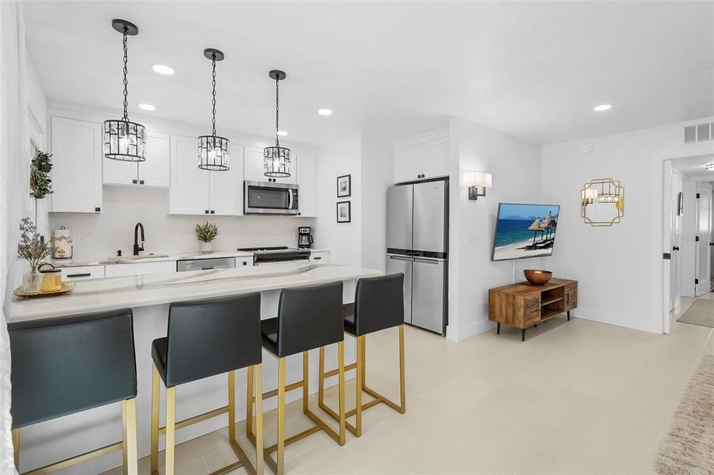 For Sale: $675,000 (2 beds, 2 baths, 900 Square Feet)