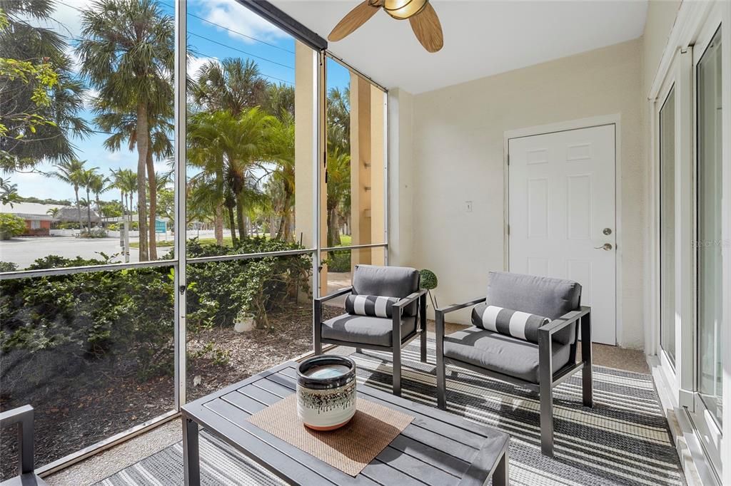 For Sale: $675,000 (2 beds, 2 baths, 900 Square Feet)