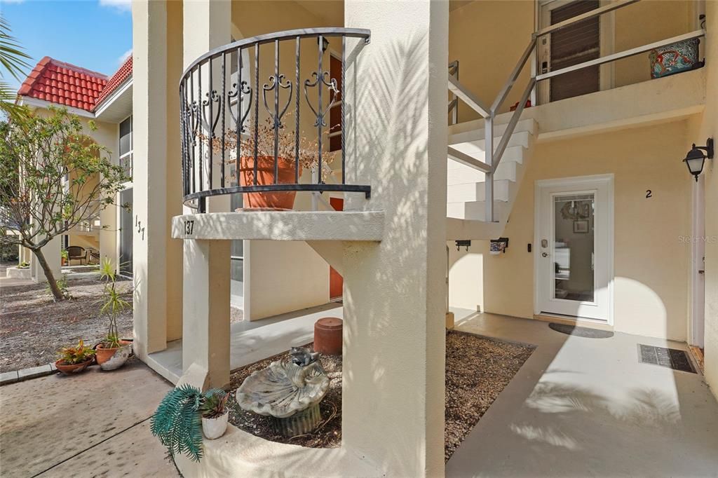 For Sale: $675,000 (2 beds, 2 baths, 900 Square Feet)