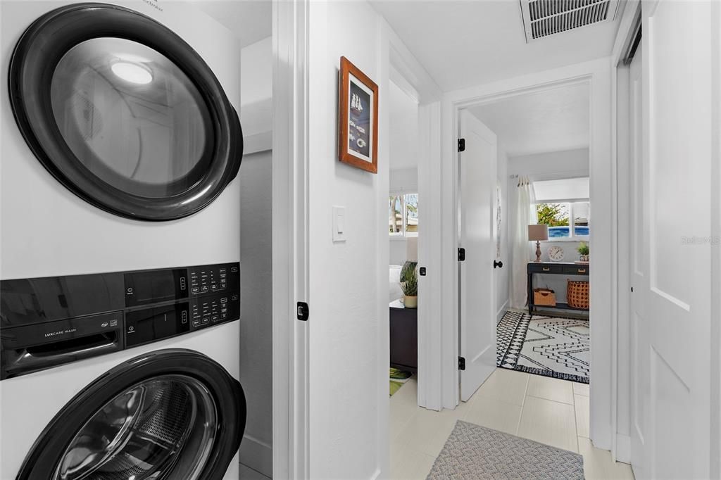 For Sale: $675,000 (2 beds, 2 baths, 900 Square Feet)