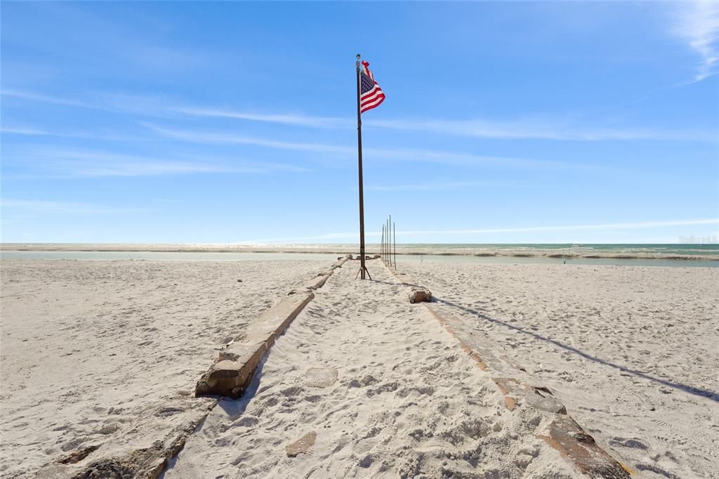 For Sale: $675,000 (2 beds, 2 baths, 900 Square Feet)