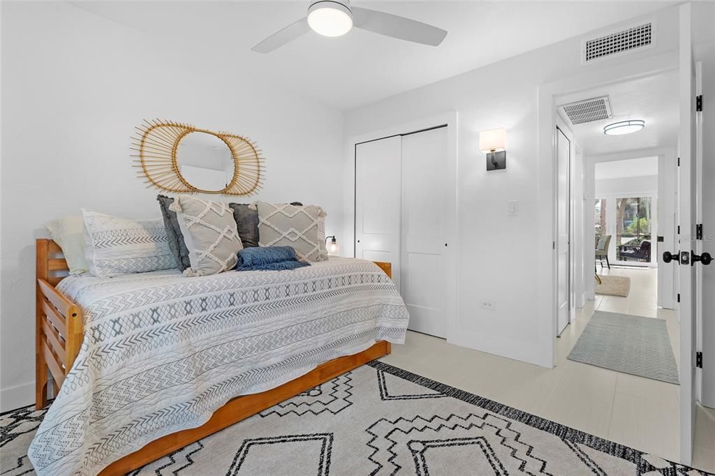 For Sale: $675,000 (2 beds, 2 baths, 900 Square Feet)