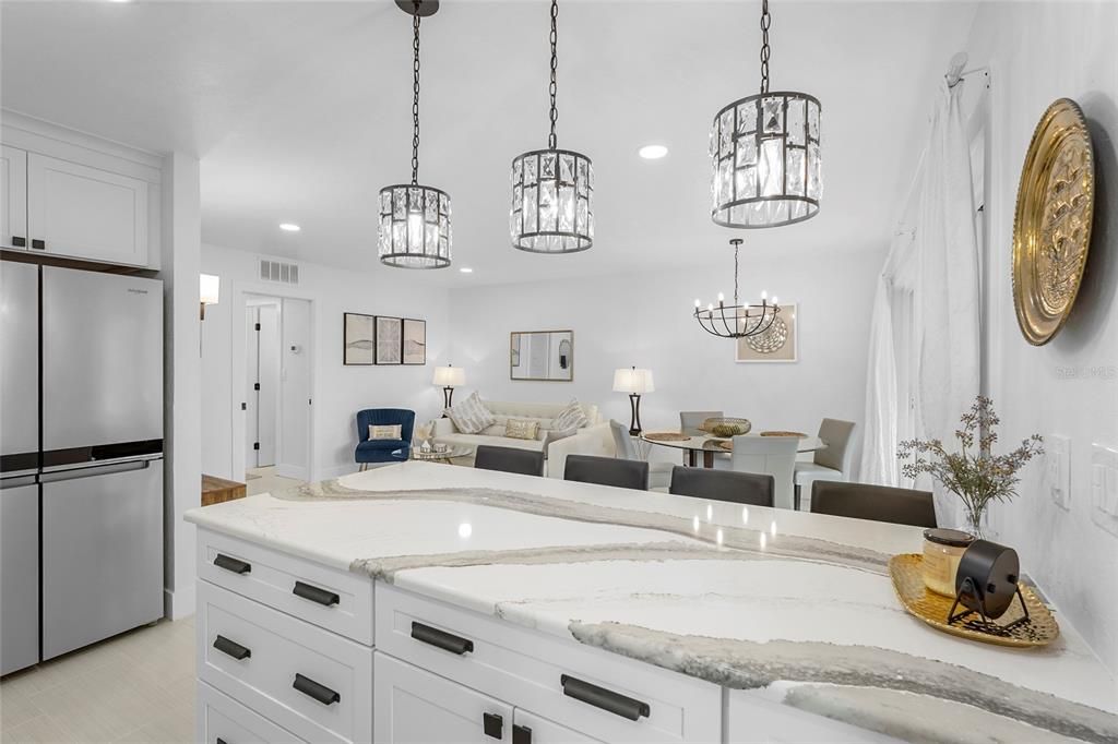 For Sale: $675,000 (2 beds, 2 baths, 900 Square Feet)