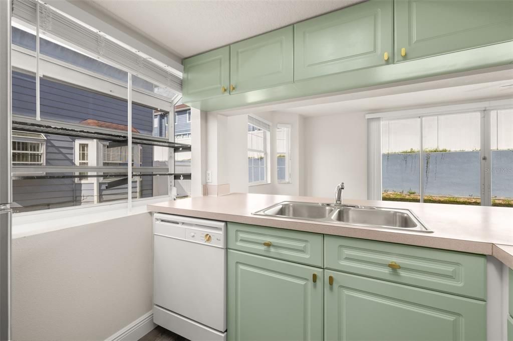 В аренду: $2,000 (3 спален, 2 ванн, 1784 Квадратных фут)