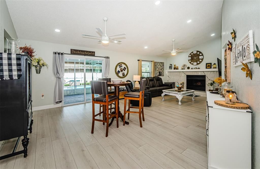 待售: $350,000 (2 贝兹, 2 浴室, 1374 平方英尺)