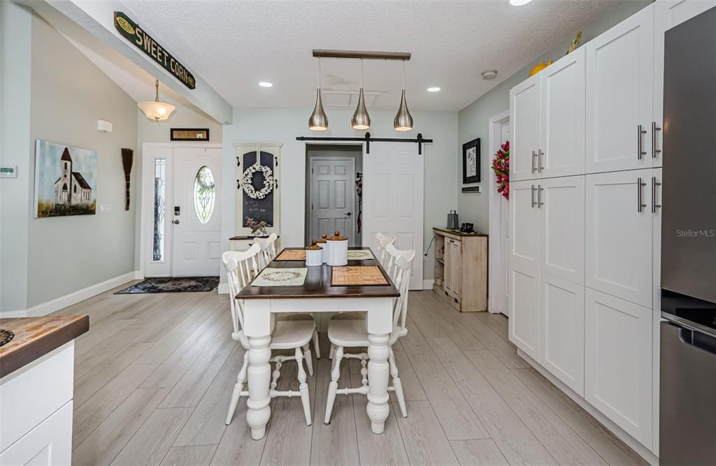 待售: $350,000 (2 贝兹, 2 浴室, 1374 平方英尺)