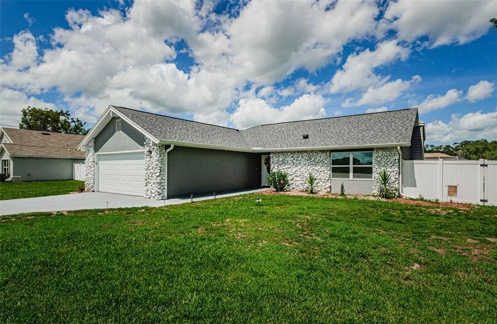 待售: $350,000 (2 贝兹, 2 浴室, 1374 平方英尺)