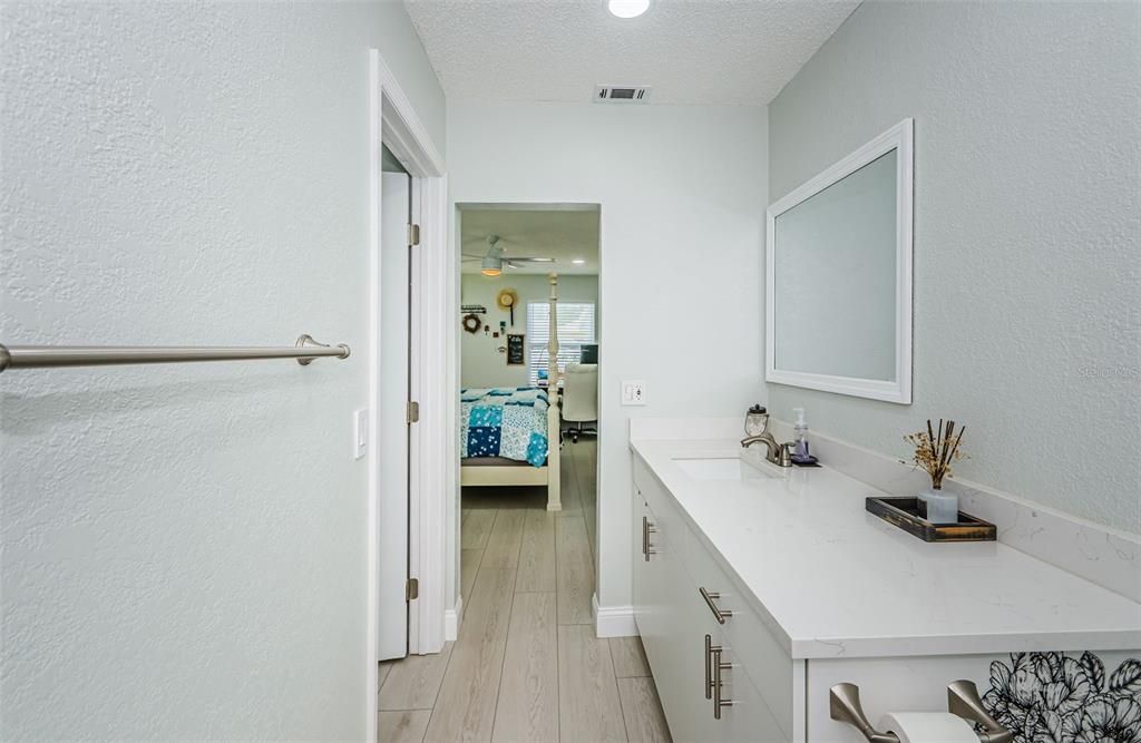 待售: $350,000 (2 贝兹, 2 浴室, 1374 平方英尺)