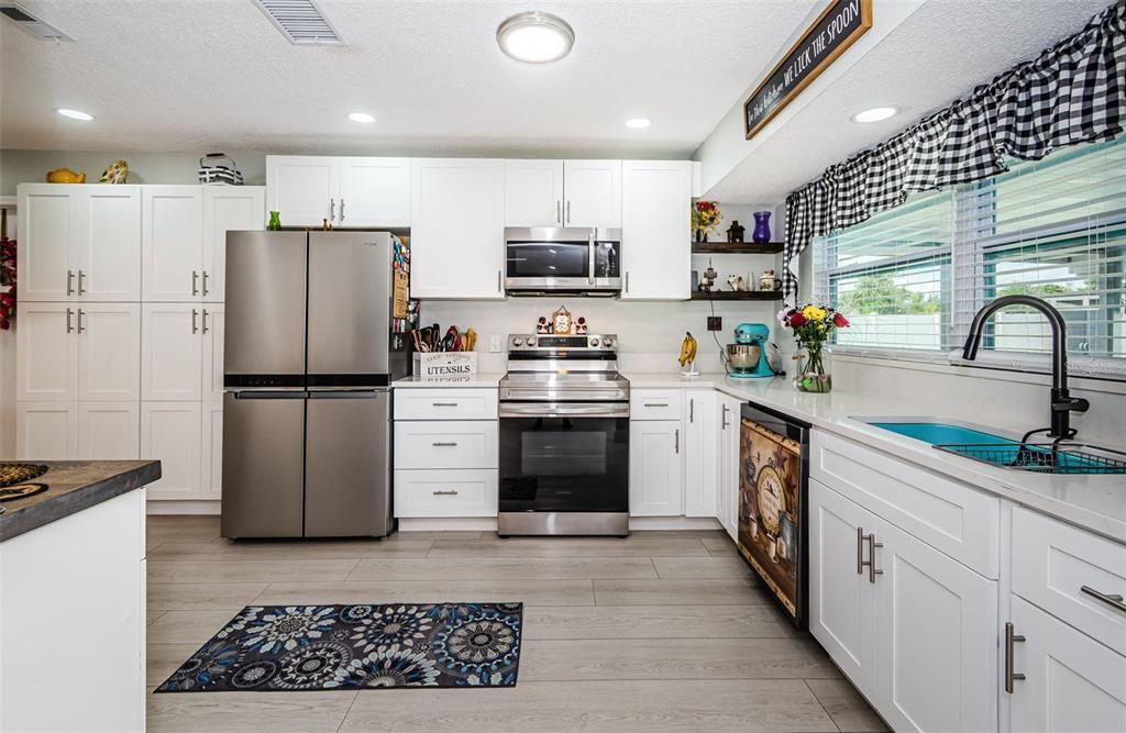 待售: $350,000 (2 贝兹, 2 浴室, 1374 平方英尺)