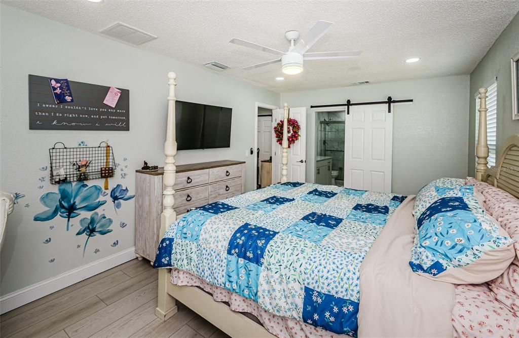 待售: $350,000 (2 贝兹, 2 浴室, 1374 平方英尺)