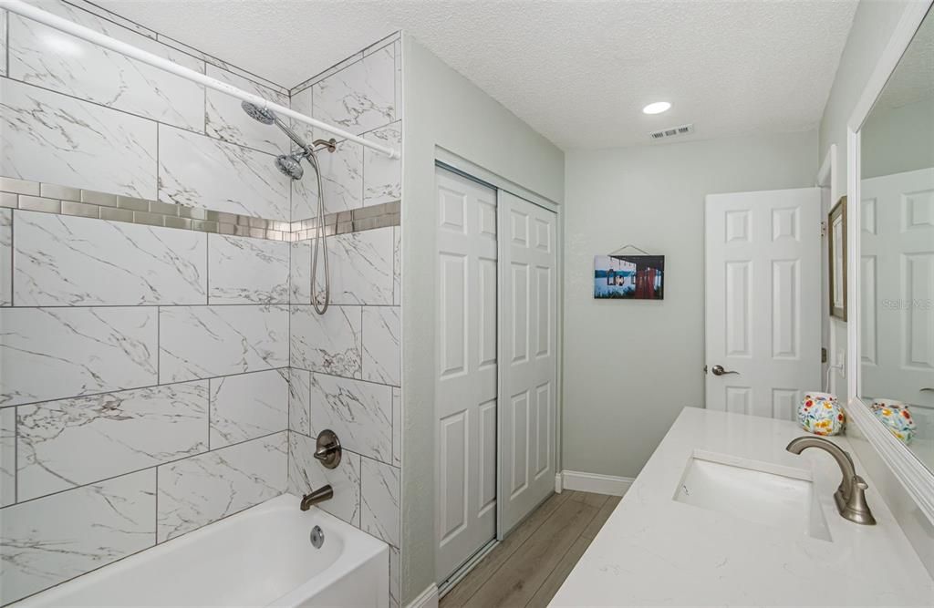 待售: $350,000 (2 贝兹, 2 浴室, 1374 平方英尺)