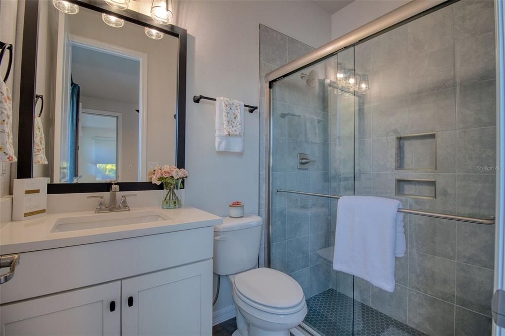 En Venta: $674,900 (4 camas, 3 baños, 2422 Pies cuadrados)