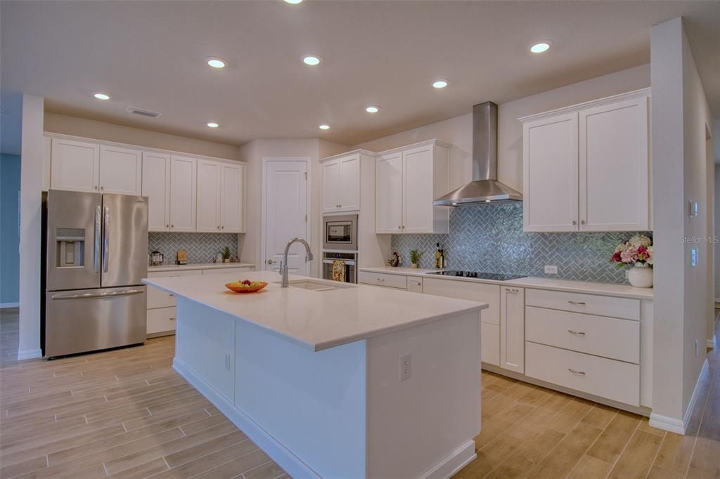 En Venta: $674,900 (4 camas, 3 baños, 2422 Pies cuadrados)