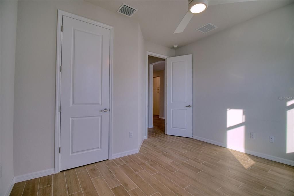 En Venta: $674,900 (4 camas, 3 baños, 2422 Pies cuadrados)