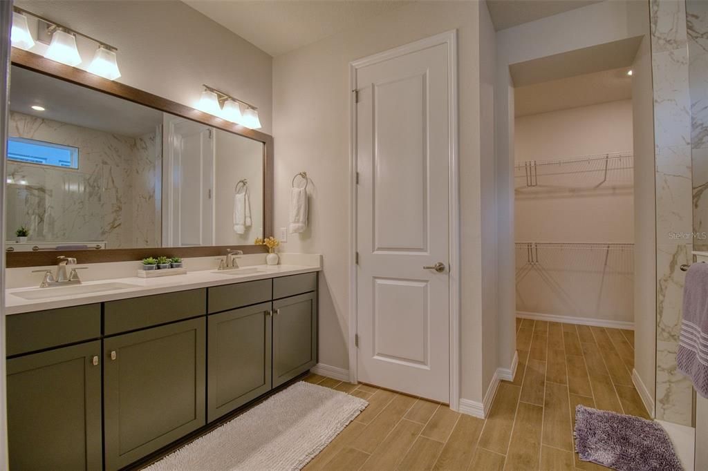 En Venta: $674,900 (4 camas, 3 baños, 2422 Pies cuadrados)