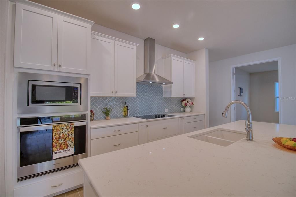 En Venta: $674,900 (4 camas, 3 baños, 2422 Pies cuadrados)