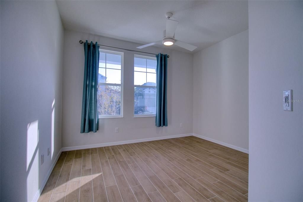 En Venta: $674,900 (4 camas, 3 baños, 2422 Pies cuadrados)