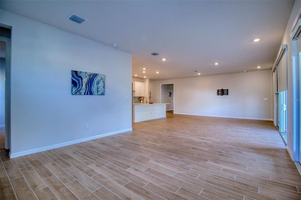 En Venta: $674,900 (4 camas, 3 baños, 2422 Pies cuadrados)