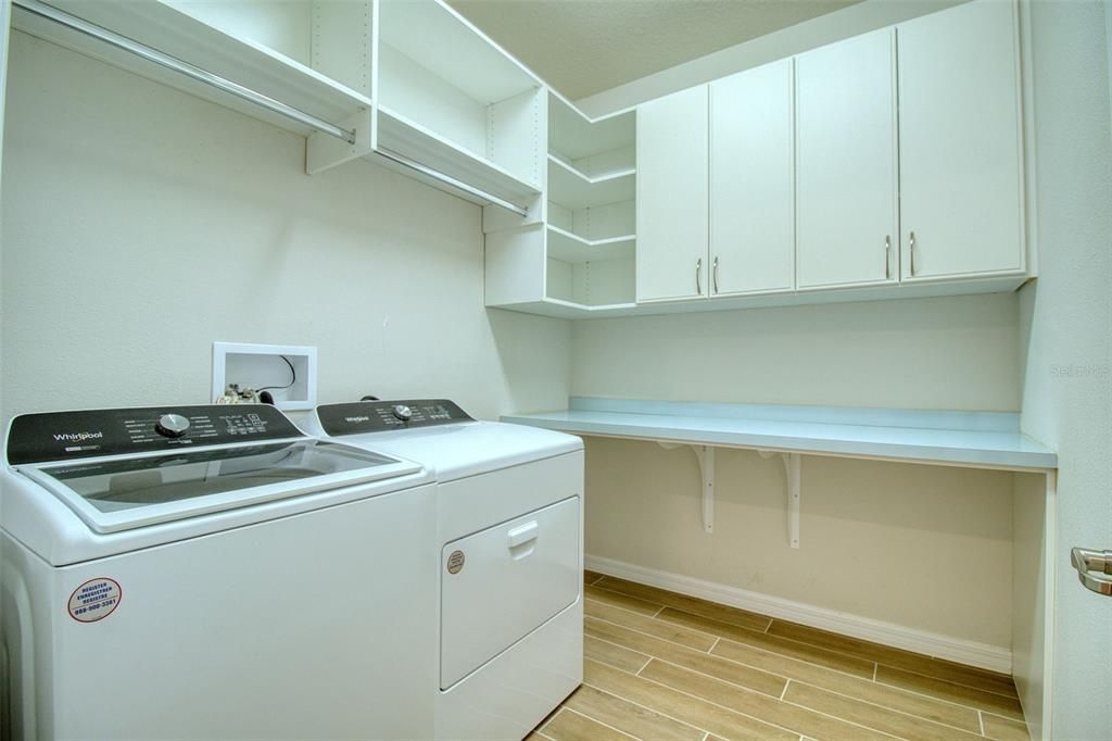 En Venta: $674,900 (4 camas, 3 baños, 2422 Pies cuadrados)