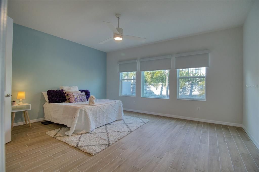 En Venta: $674,900 (4 camas, 3 baños, 2422 Pies cuadrados)