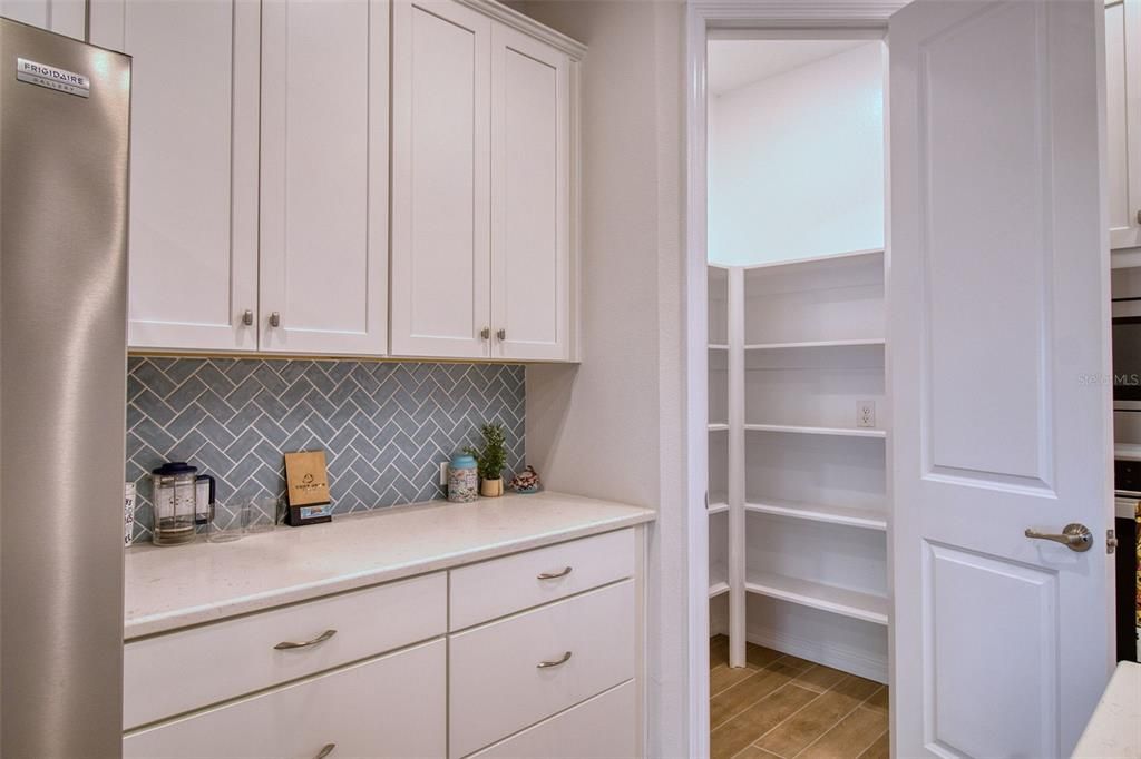 En Venta: $674,900 (4 camas, 3 baños, 2422 Pies cuadrados)