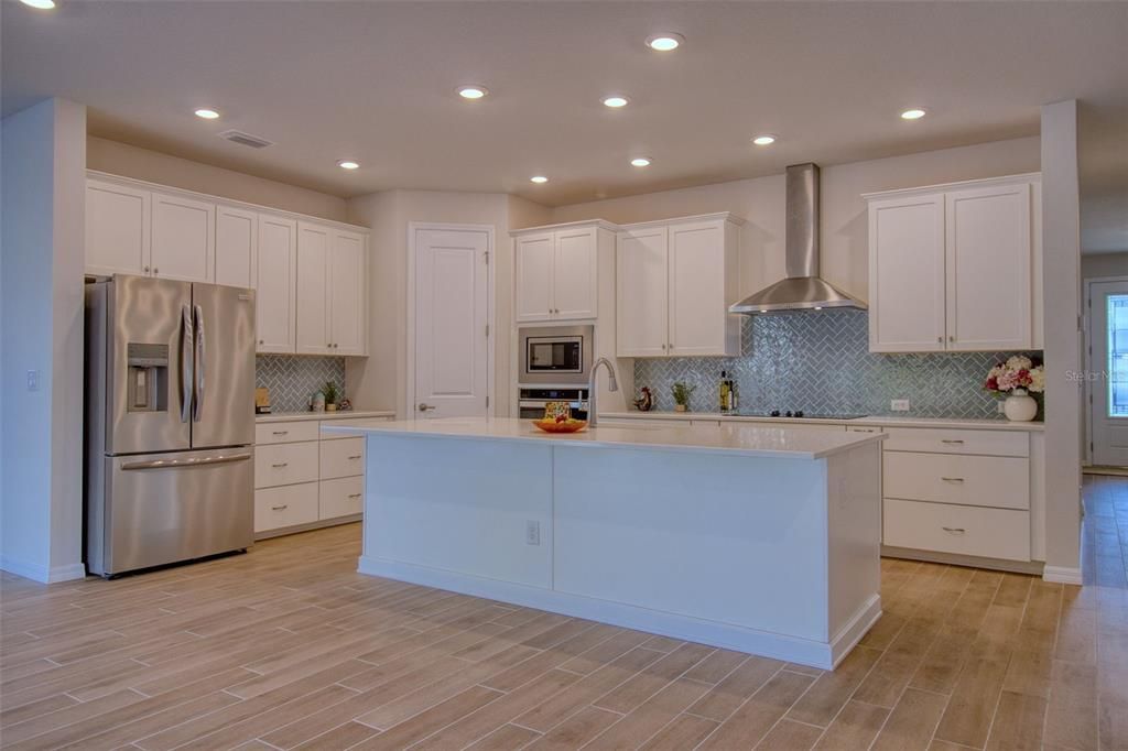 En Venta: $674,900 (4 camas, 3 baños, 2422 Pies cuadrados)