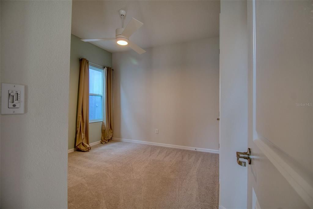 En Venta: $674,900 (4 camas, 3 baños, 2422 Pies cuadrados)