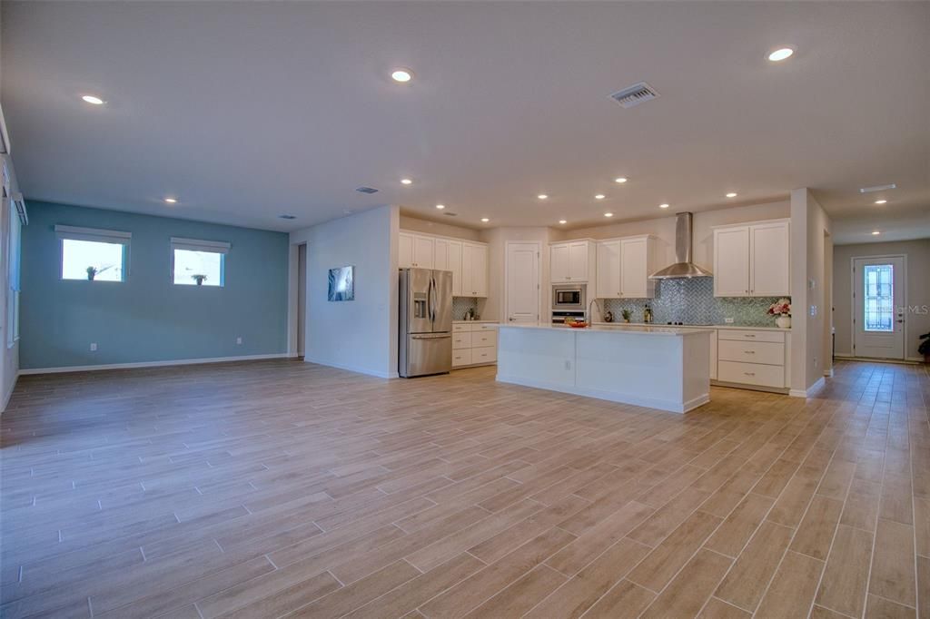 En Venta: $674,900 (4 camas, 3 baños, 2422 Pies cuadrados)