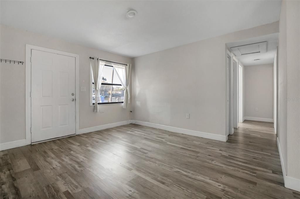 出租: $2,100 (3 贝兹, 2 浴室, 1280 平方英尺)