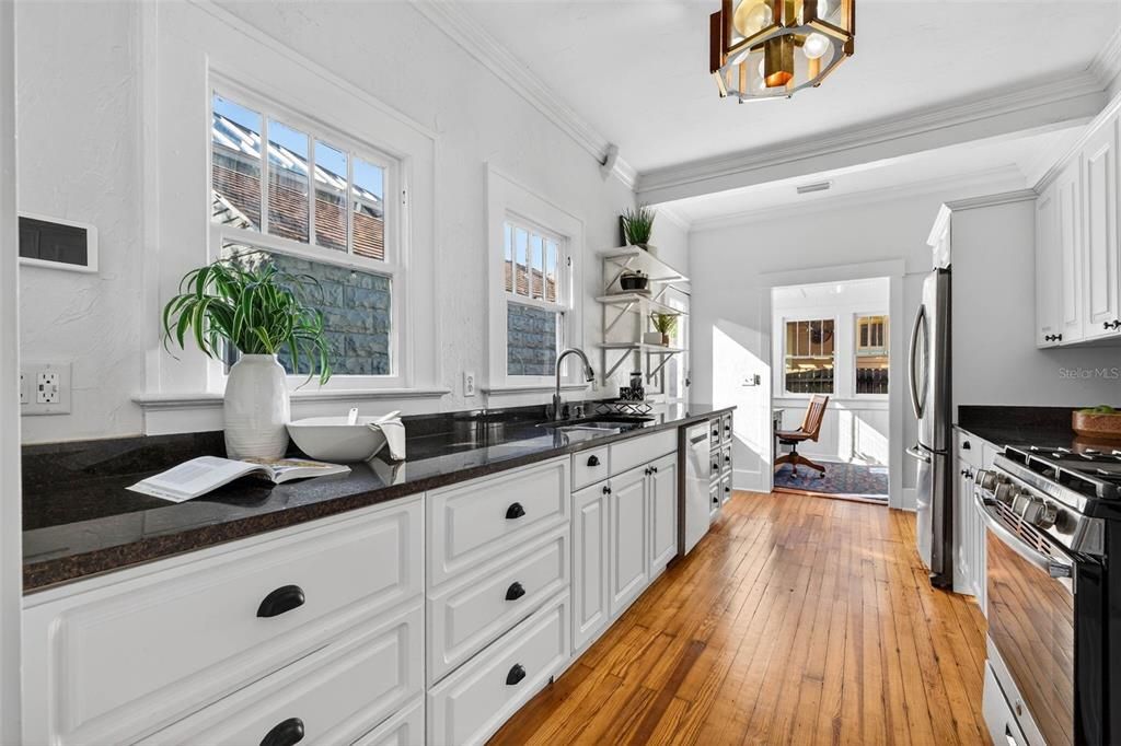 For Sale: $724,900 (3 beds, 2 baths, 1258 Square Feet)