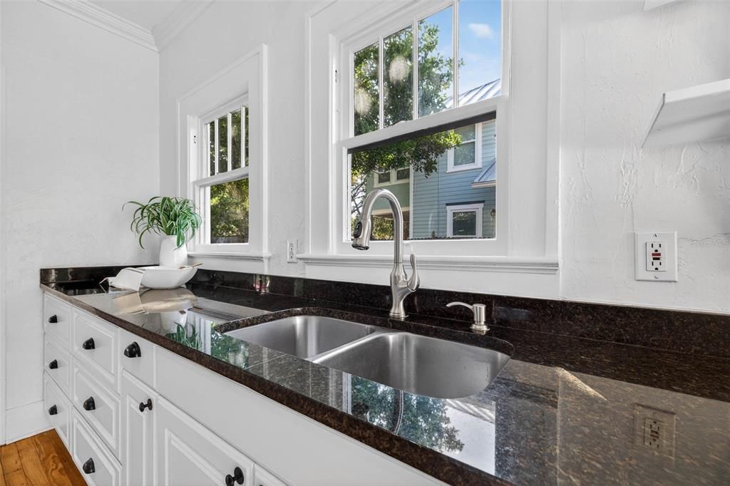 For Sale: $724,900 (3 beds, 2 baths, 1258 Square Feet)