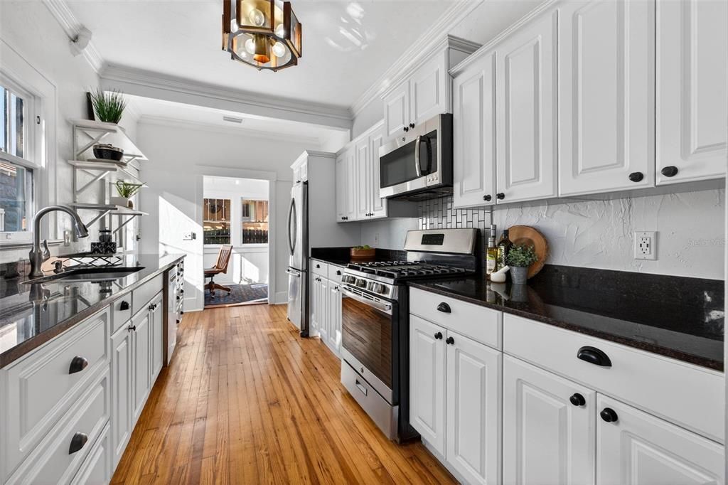 For Sale: $724,900 (3 beds, 2 baths, 1258 Square Feet)