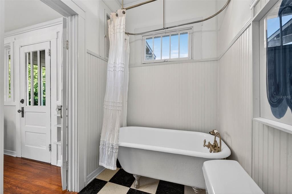 For Sale: $724,900 (3 beds, 2 baths, 1258 Square Feet)