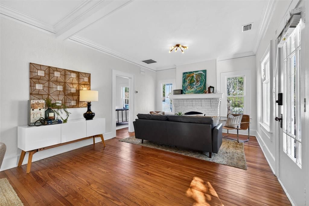 For Sale: $724,900 (3 beds, 2 baths, 1258 Square Feet)