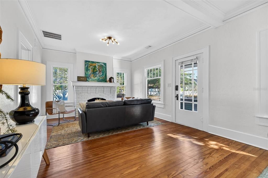 For Sale: $724,900 (3 beds, 2 baths, 1258 Square Feet)