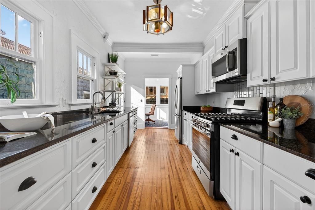 For Sale: $724,900 (3 beds, 2 baths, 1258 Square Feet)