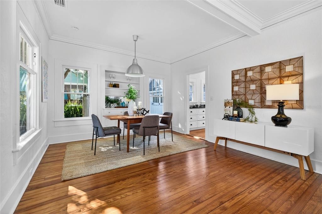 For Sale: $724,900 (3 beds, 2 baths, 1258 Square Feet)