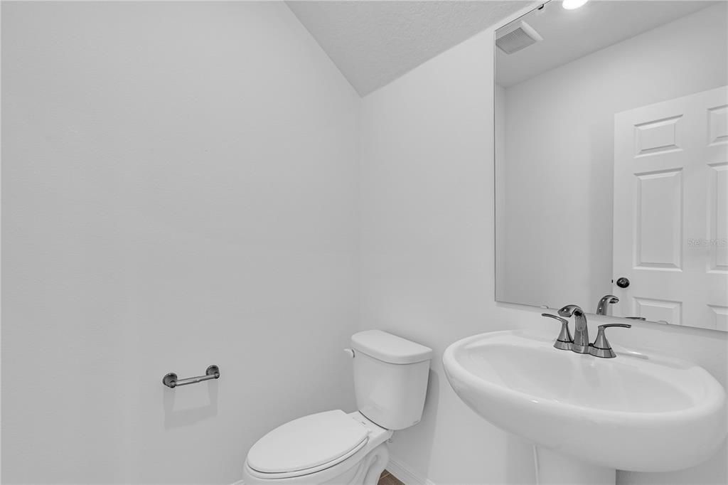 For Rent: $2,190 (3 beds, 2 baths, 1566 Square Feet)