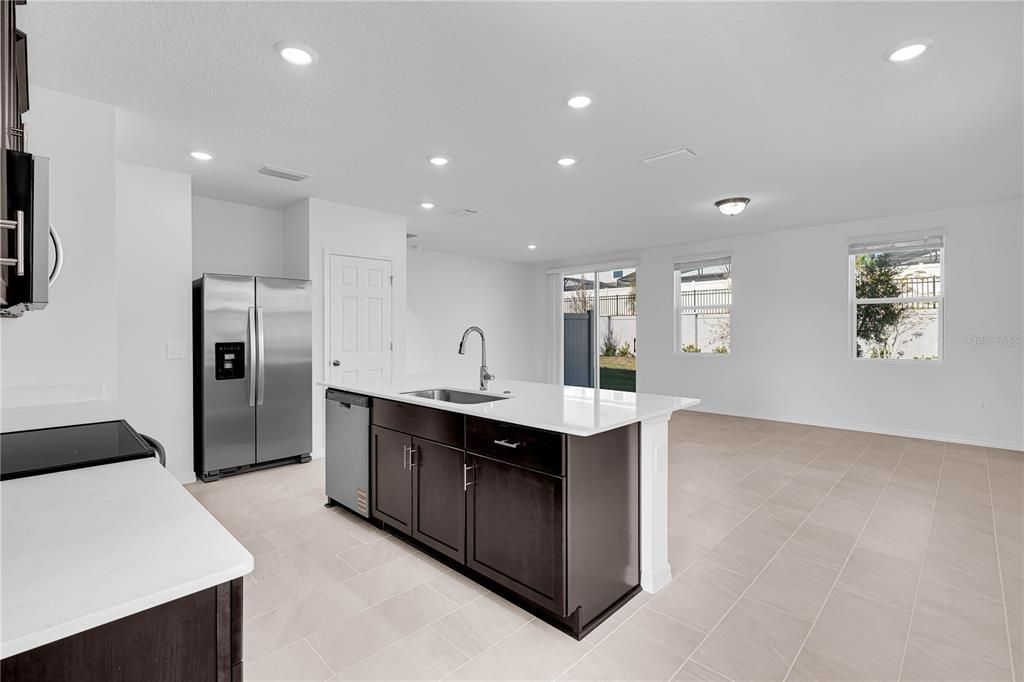 For Rent: $2,190 (3 beds, 2 baths, 1566 Square Feet)