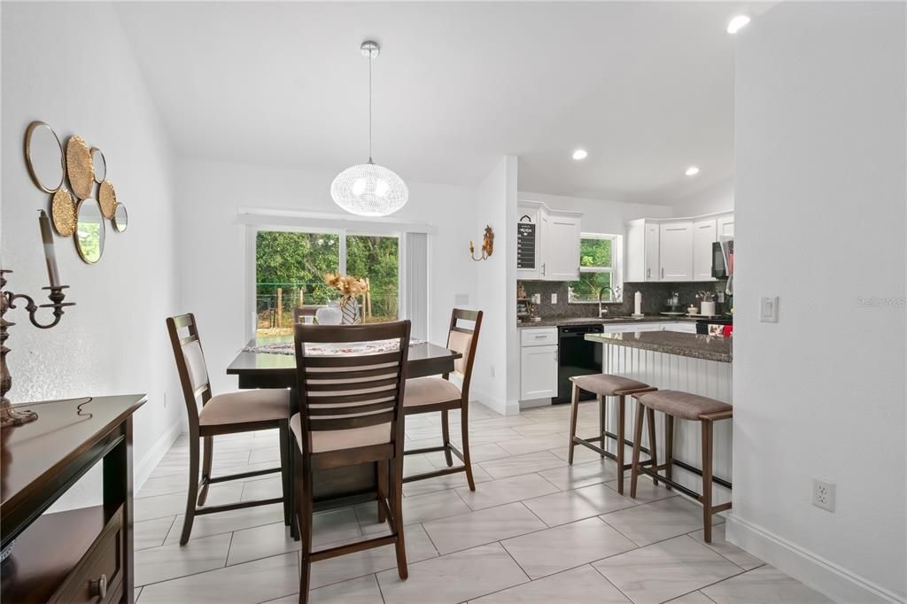 На продажу: $359,900 (3 спален, 2 ванн, 1630 Квадратных фут)