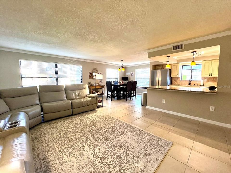 В аренду: $2,295 (2 спален, 2 ванн, 1100 Квадратных фут)