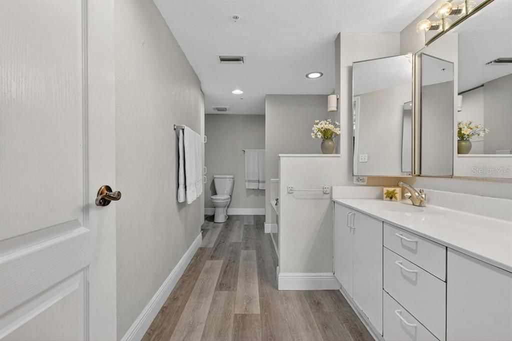 На продажу: $254,900 (2 спален, 2 ванн, 1400 Квадратных фут)