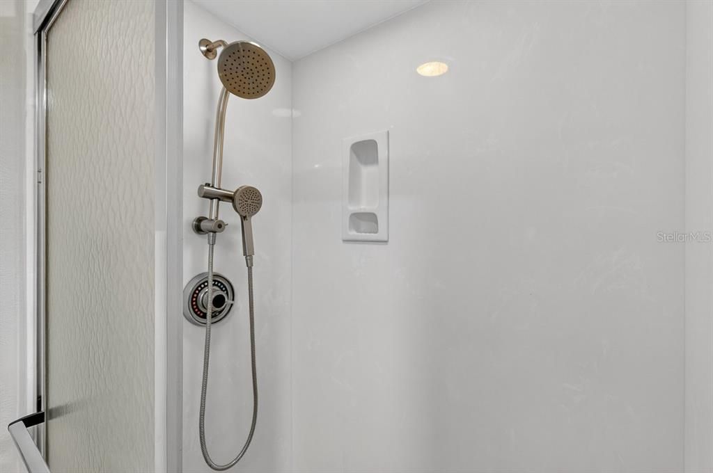 На продажу: $254,900 (2 спален, 2 ванн, 1400 Квадратных фут)