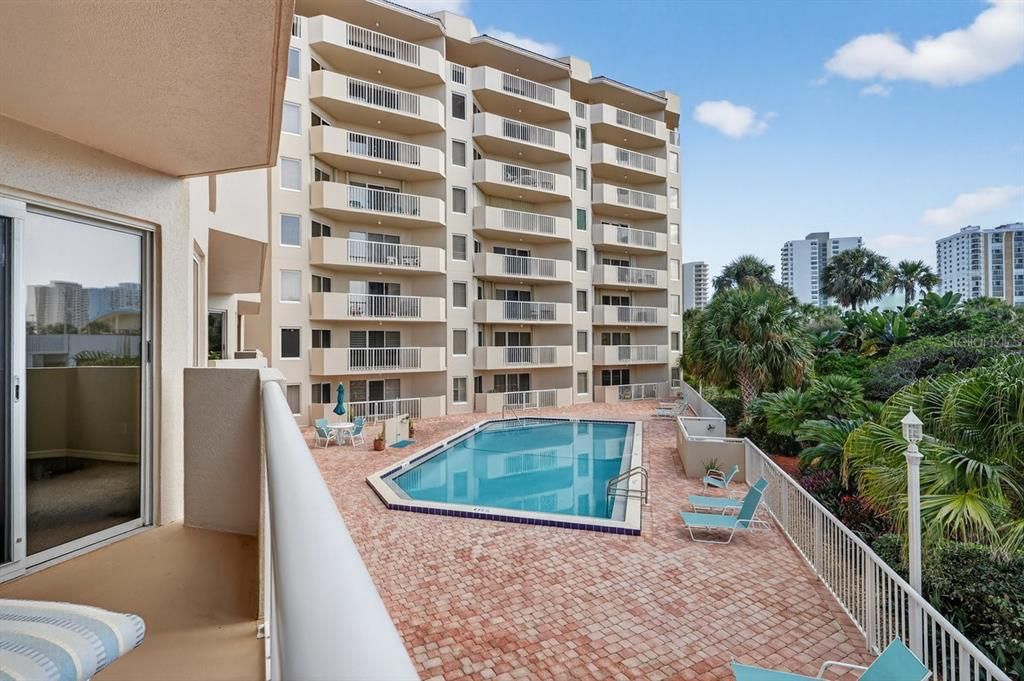 На продажу: $254,900 (2 спален, 2 ванн, 1400 Квадратных фут)