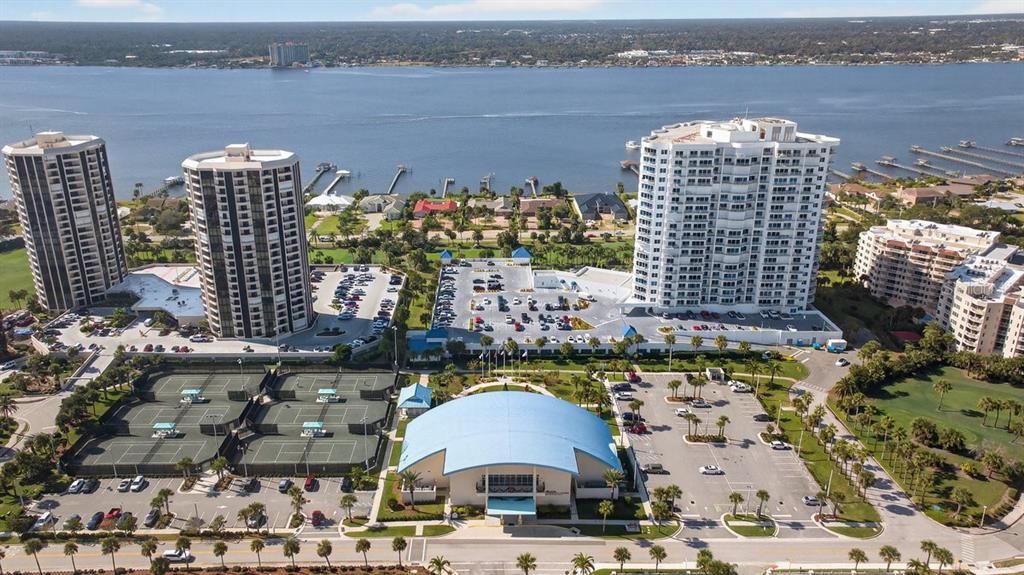 На продажу: $254,900 (2 спален, 2 ванн, 1400 Квадратных фут)