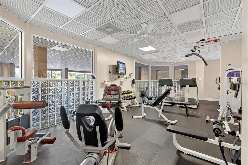 На продажу: $254,900 (2 спален, 2 ванн, 1400 Квадратных фут)