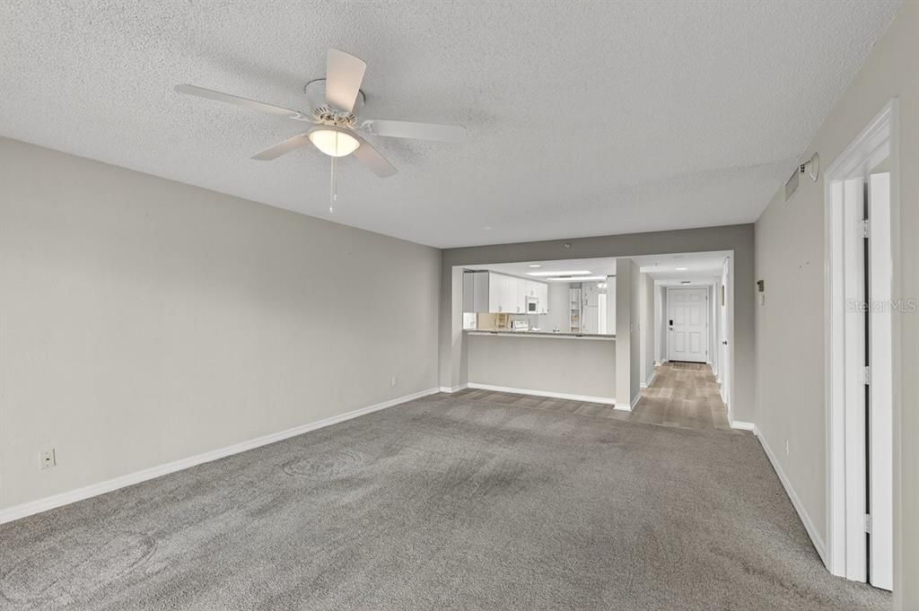 На продажу: $254,900 (2 спален, 2 ванн, 1400 Квадратных фут)