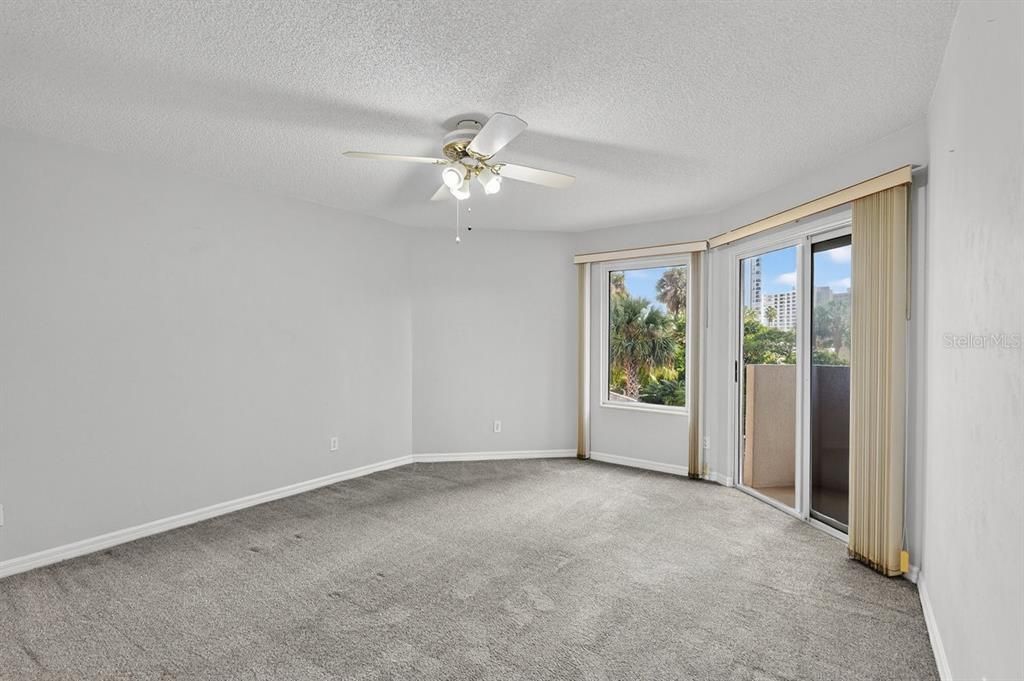 На продажу: $254,900 (2 спален, 2 ванн, 1400 Квадратных фут)